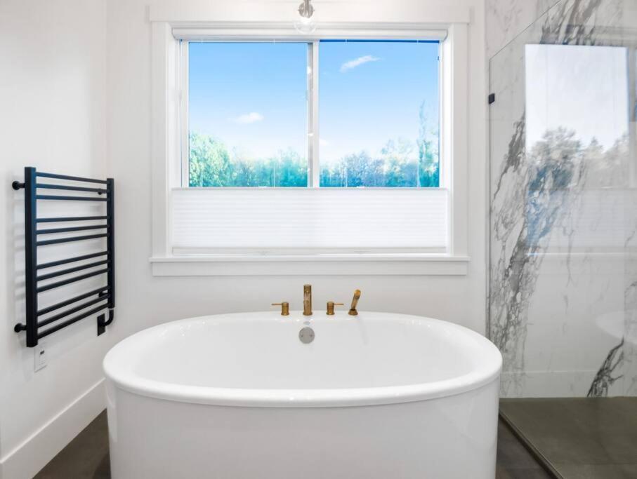 The Fernridge Estate: 5Bd Family Retreat! Villa Langley Buitenkant foto